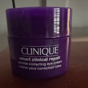 Clinique smart clinical repair moisturizer for the eyes